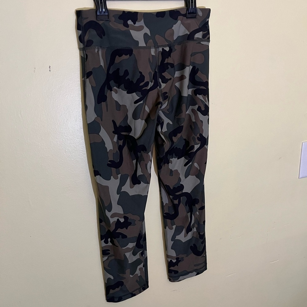 VOGO Athletica Camouflage Leggings - Picture 4 of 5